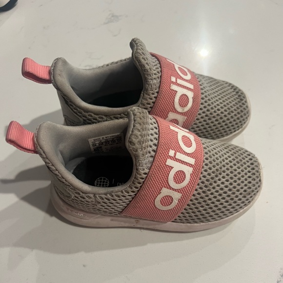 Toddler adidas shoes - Picture 2 of 4